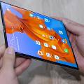 Huawei откладывает запуск складного смартфона